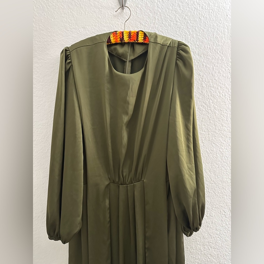 Dress - Picture 4 of 9